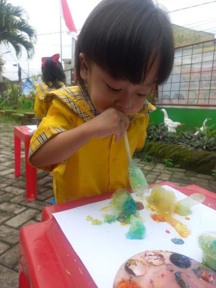 Bermain Busa/Sabun Pelangi